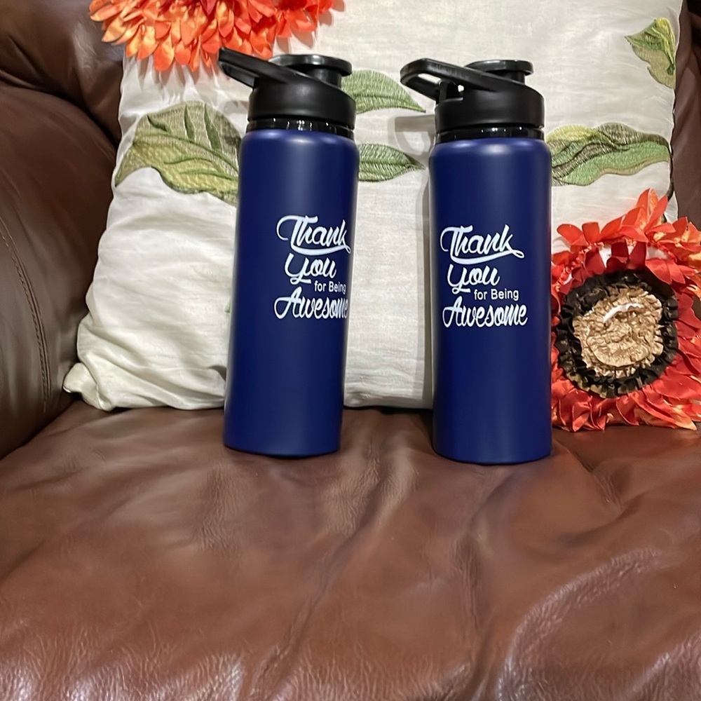 🎁 NEW 2 Blue 25oz Satin Aluminum Water Bottles “Thank you for Being Awesome”🎁